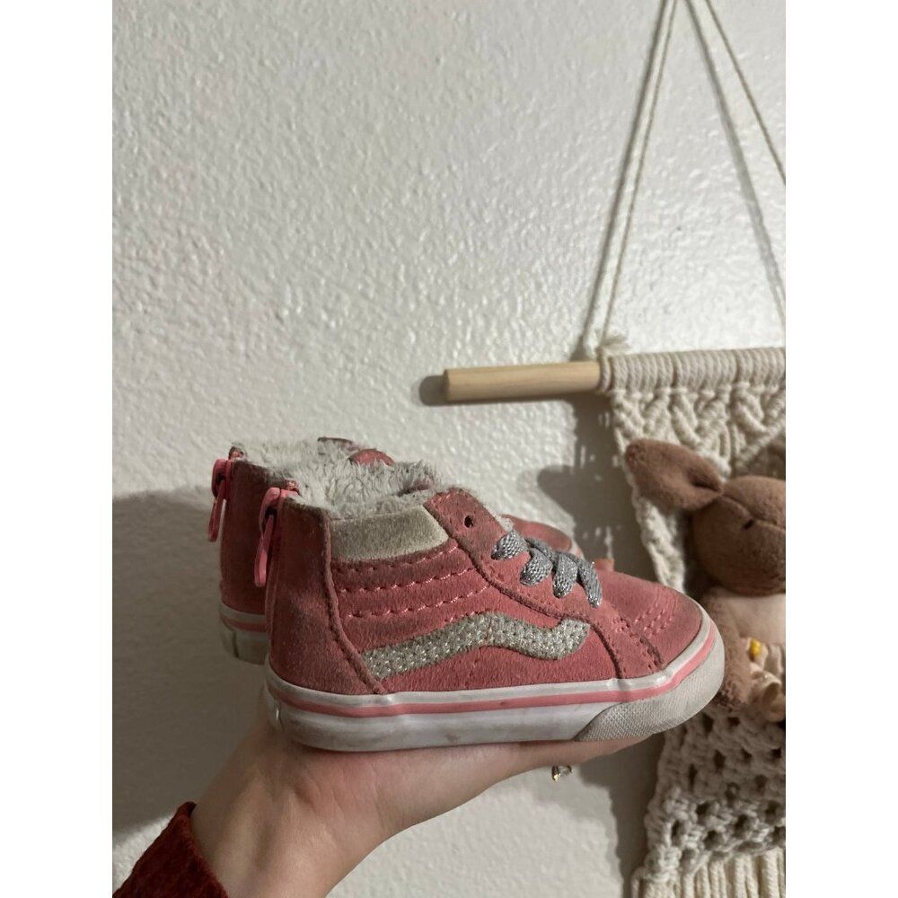 Vans - Picture 2 of 4